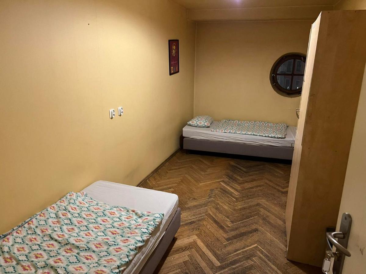 50 People Bis Apartment Cracovia Exterior foto