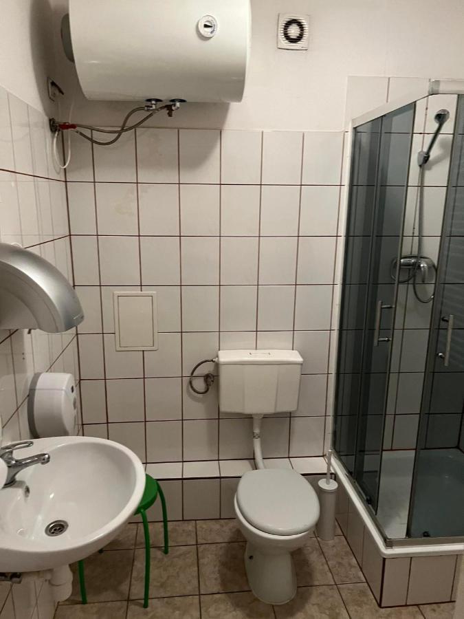 50 People Bis Apartment Cracovia Exterior foto