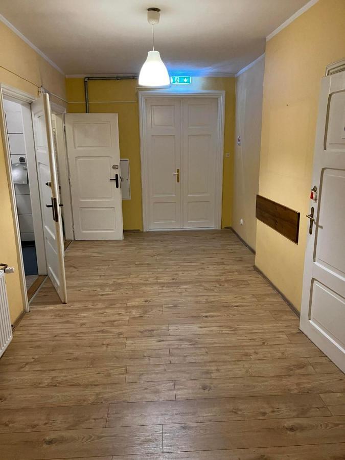 50 People Bis Apartment Cracovia Exterior foto
